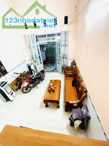 Bán nhà đường Nguyễn Ảnh Thủ, Hóc Môn, 68m2, 2 tầng, giá chỉ 3.3 tỷ còn thương lượng. - 1