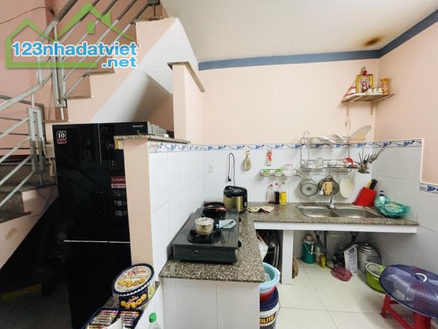 Bán nhà đường Nguyễn Ảnh Thủ, Hóc Môn, 68m2, 2 tầng, giá chỉ 3.3 tỷ còn thương lượng. - 2