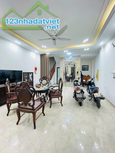 BÁN NHÀ :KHƯƠNG HẠ-THANH XUÂN   +  DT:44M2 X 6T X 5M.MT    + - 1