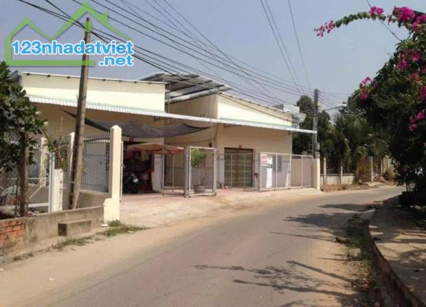 💥 Bán dãy trọ đang thuê kín ở Bệnh Viện Xuyên Á 10x19 ( 195m2 ) 720 TRIỆU, Sổ hồng riêng - 1