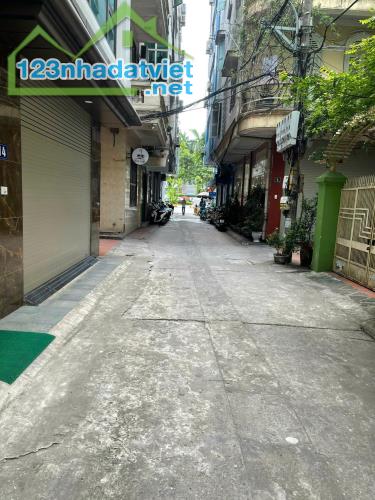 CHO THUÊ Nhà Hoàng Quốc Việt, DT 45m, 5 tầng, MT 4,5m, THÔNG SÀN, Ô TÔ