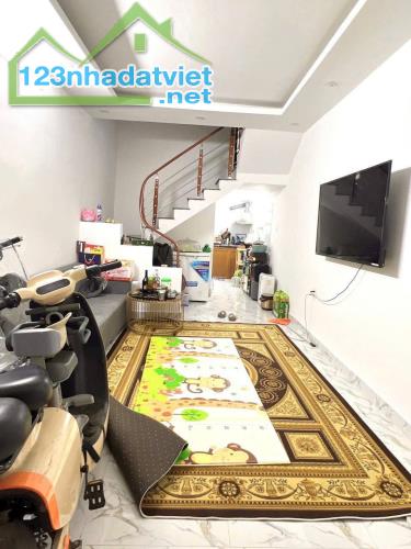 Bán gấp Nhà 2 tầng đường Trần Nguyên Hãn, Lê Chân.26m2. Mặt tiền 3,2m.Giá chỉ 1tỷ38 - 5