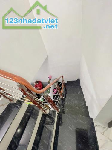 Bán gấp Nhà 2 tầng đường Trần Nguyên Hãn, Lê Chân.26m2. Mặt tiền 3,2m.Giá chỉ 1tỷ38