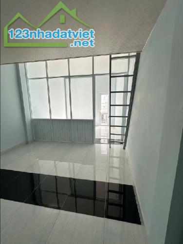 Lạc Long Quân, 32m2, 3 Tầng mới đẹp, 30m ra mặt tiền, Chỉ 3,8 TỶ - 1