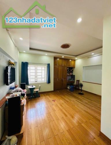 LINH XUÂN NHÀ 3 TẦNG. 158M. NGANG 6.8M Ở VÀ KINH DOANH ĐỀU RẤT TỐT, CÓ DÒNG TIỀN. 11.5 TỶ. - 2
