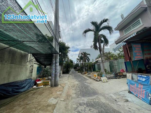NHÀ CẤP 4 MẶT TIỀN ĐƯỜNG NGỌC HÂN CÔNG CHÚA, 90M2, NGANG 6M, GIÁ CHỈ 3,3 TỶ