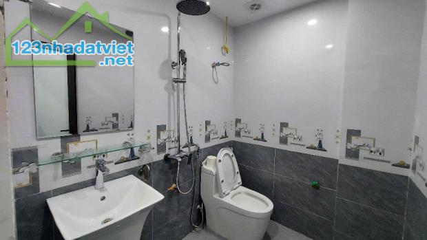 BÁN NHÀ 40m*5 TÂNG XÂY MỚI NGŨ HIỆP –THANH TRÌ  Ô TÔ ĐỖ  GẦN NHÀ GIÁ 5.9 TỶ - 3