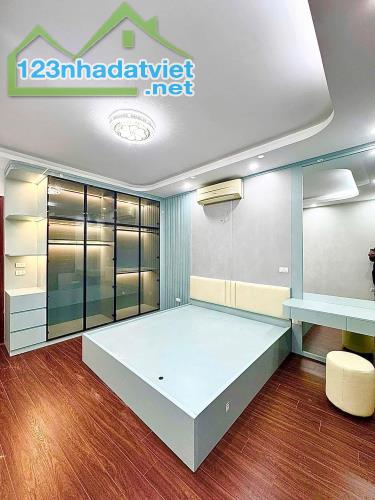 Phố vip Trần Đại Nghĩa hiếm nhà bán. Ô tô đỗ cửa, kinh doanh online, vp 40M2 *5T gia 10.2t - 3