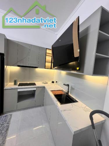 Vị trí đắc địa ngay ngã 6 Ô Chợ Dừa sầm uất, ngõ thoáng nông, khoảng 35~40m ra mặt phố Khâ - 3