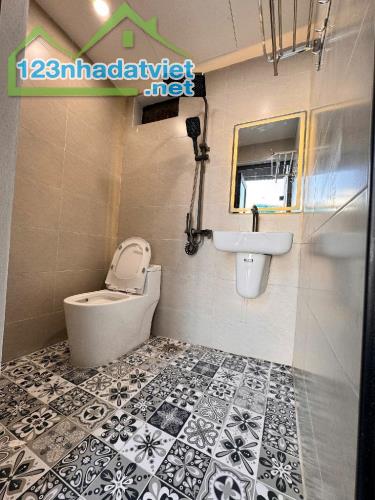 Vị trí đắc địa ngay ngã 6 Ô Chợ Dừa sầm uất, ngõ thoáng nông, khoảng 35~40m ra mặt phố Khâ - 1