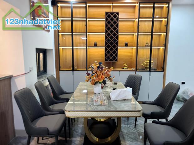 Phân lô Hoàng Quốc Việt, gần phố, Gara, ở sướng,66m 4 tầng 6m mặt, Giá 19.5 tỷ. 0796193699 - 1