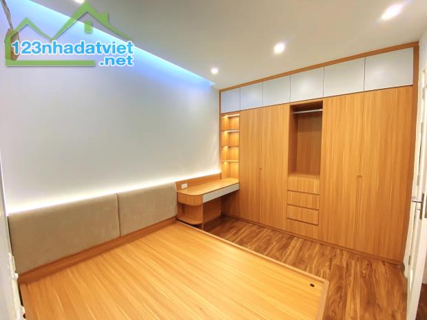 Phân lô Hoàng Quốc Việt, gần phố, Gara, ở sướng,66m 4 tầng 6m mặt, Giá 19.5 tỷ. 0796193699 - 5