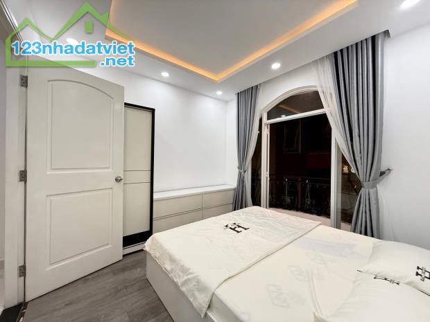 VIP PHAN XÍCH LONG PHÚ NHUẬN - HẺM XE HƠI 5M-NHÀ ĐẸP 5 TẦNG- DTS 162m2-4PN 5WC- 6.9TỶ