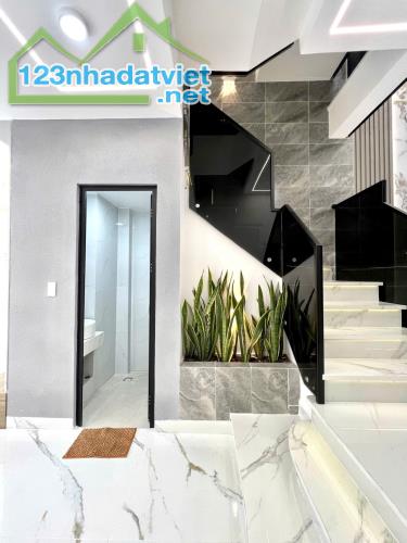 Bán nhà đẹp 5 tầng Hẻm xe hơi 8M gần Aeon Tân Phú 4x15,5m chỉ 6,4 tỷ TL