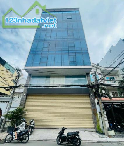 Bán Tòa Văn Phòng Mặt Phố Hoàng Ngọc Phách, Đống Đa DT 239m2, 9T, MT 8.6m. Giá Cực Rẻ