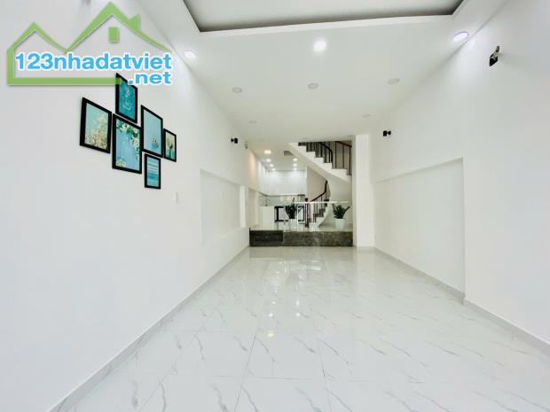 Hiếm, Hẻm xe hơi, khu phân lô, nhà mới ở ngay, 3 tầng, 3 phòng ngủ, Diện tích 64m2 chỉ