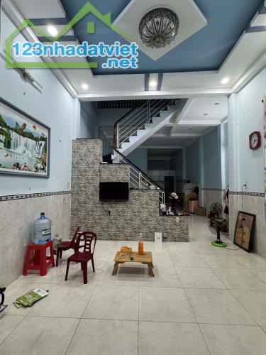 Bán Nhà Trần văn Mười ngay Chợ Chử S, 74m2, 2 Tầng BTCT Đường 5 xe tải thông tứ tung