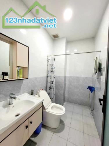 Bán nhà Bình Trị Đông, Bình Tân,4 lầu. 80m2 
5PN , HXH tuyệt đẹp chỉ 6,6 tỷ - 4