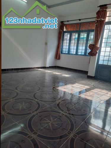 NHÀ BÁN - NGAY KHU TRUNG TÂM QUẬN GV - GIÁP GV 175 & CHỈ 5 PHÚT RA SÂN BAY TSN - DT 56M² - 4