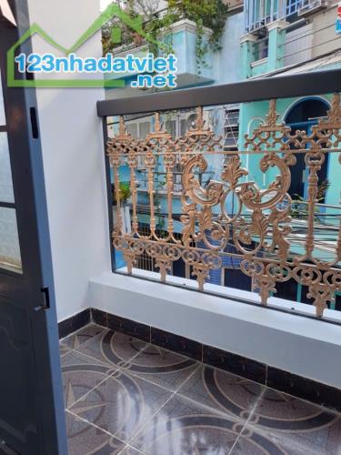 NHÀ BÁN - NGAY KHU TRUNG TÂM QUẬN GV - GIÁP GV 175 & CHỈ 5 PHÚT RA SÂN BAY TSN - DT 56M² - 3