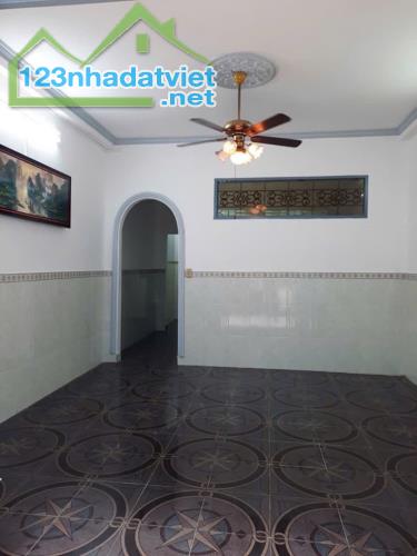 NHÀ BÁN - NGAY KHU TRUNG TÂM QUẬN GV - GIÁP GV 175 & CHỈ 5 PHÚT RA SÂN BAY TSN - DT 56M²