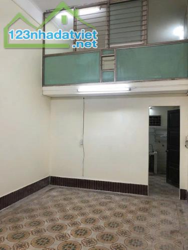 Cho thuê nhà riêng 50m2 x2 tầng Ngõ 135 Đội Cấn, Phường Đội Cấn, Quận Ba Đình, Hà Nội - 1