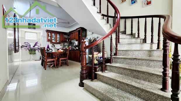 Bán nhà Thiên Lôi, 80m 3 tầng, độc lập, sân cổng riêng, ô.tô đỗ cửa, Giá 5.2 tỉ - 1