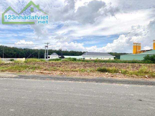 KẸT TIỀN BÁN 2.300M2 ĐẤT THÔNG KCN NHÀ MÁY ĐANG H.ĐỘNG. XÂY TRỌ CHO THUÊ.GIÁ 190TR