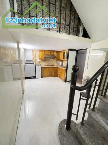 Bán nhà: Tựu Liệt, 40m2 , 3 Tầng, vị trí đẹp, ngõ nông, cách BX Nước Ngầm 1km. Nhỉnh 4 tỷ - 2