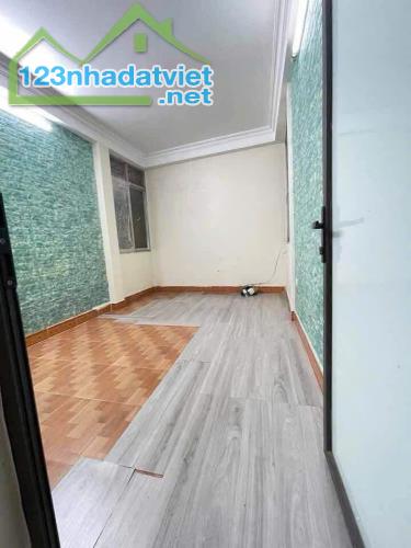 Bán nhà: Tựu Liệt, 40m2 , 3 Tầng, vị trí đẹp, ngõ nông, cách BX Nước Ngầm 1km. Nhỉnh 4 tỷ
