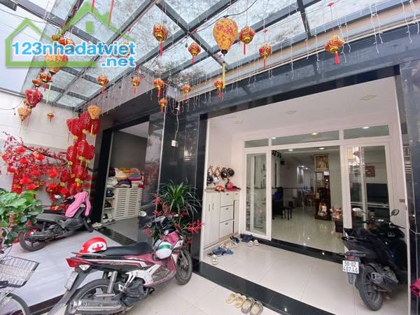Nhà Hẻm Ôtô Đường Cách Mạng Tháng 8 Quận 10 Phường 15.