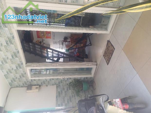 NHÀ BÁN: Đ NGUYỄN THỊ THẬP P TÂN PHÚ KẾ PMH QUẬN 7. DT 57 M2.4 TẦNG. 5 PN. GIÁ CHỈ 8.4 TỶ.