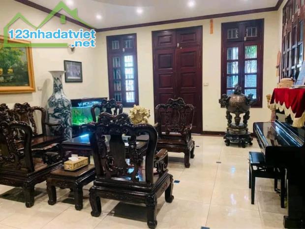Bán gấp nhà mặt phố Hoàng Hoa Thám 55m giá siêu rẻ - 2