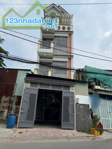 BÁN NHÀ  MẶT TIỀN NHỰA ĐÔNG THẠNH GẦN 70M2 - HÓC MÔN GIÁP QUẬN 12.  💥ngang 5m, 3 lầu, xe