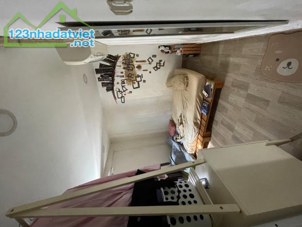 BÁN NHÀ MẶT TIỀN ĐƯỜNG 14M .KẾ CHỢ TÂN QUY. QUẬN 7. DT: 100M2. GIÁ CHỈ 11.5 TỶ. - 2