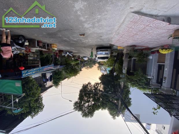 BÁN NHÀ MẶT TIỀN ĐƯỜNG 14M .KẾ CHỢ TÂN QUY. QUẬN 7. DT: 100M2. GIÁ CHỈ 11.5 TỶ. - 1