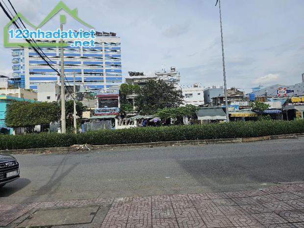 BÁN NHÀ MẶT TIỀN ĐƯỜNG 14M .KẾ CHỢ TÂN QUY. QUẬN 7. DT: 100M2. GIÁ CHỈ 11.5 TỶ.