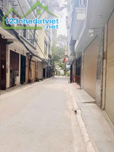 Chủ nhà cần b..á..n gấp nhà đẹp khu Mỹ Đình 30M2, 4 Tầng.   Nhà nằm trong ngõ cực rộng, th