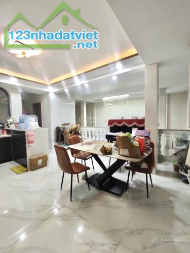 Nhà 4 tầng, 130m2, ngay Nguyễn Duy Trinh, ngang hiếm 7m, nhỉnh 8 tỷ