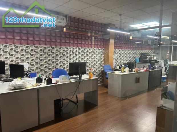 Bán nhà 9x38 mặt tiền Trung Mỹ Tây 12, giáp Gò Vấp, tặng nhà xưởng