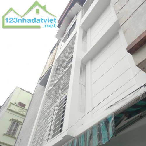 Ô TÔ ĐỖ TẬN CỬA - NHÀ MỚI CỰC HIẾM TẠI LA KHÊ, RỘNG 32M2 GIÁ CHỈ NHỈNH 6 TỶ