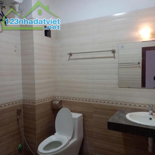 Ô TÔ ĐỖ TẬN CỬA - NHÀ MỚI CỰC HIẾM TẠI LA KHÊ, RỘNG 32M2 GIÁ CHỈ NHỈNH 6 TỶ - 4