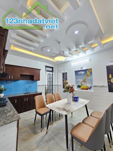 Bán nhà HXH, 60m2, Nguyễn Ảnh Thủ, Quận 12, 4 tầng, 5PN, giá 4.9 tỷ còn TL. - 4