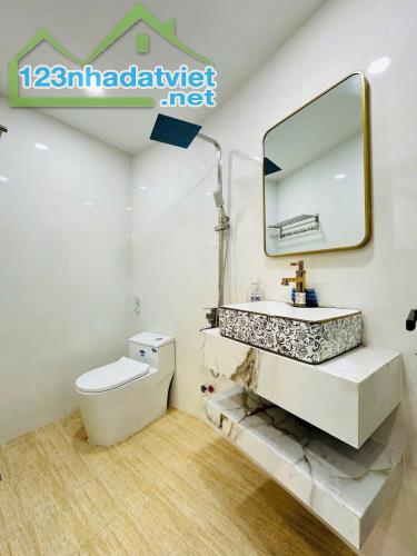 Bán nhà Bình Thạnh ! HXH sát mặt tiền Nguyễn Xí, 5 tầng 6PN Master, giá chỉ 8.1 tỷ TL - 1