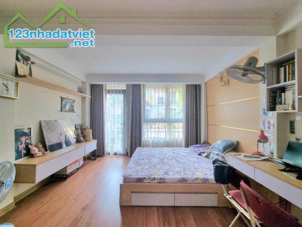 Bán nhà phố Đặng Thai Mai 30m2, 5 tầng lô góc 2 mặt ô tô cực đẹp gần Hồ Tây - 1