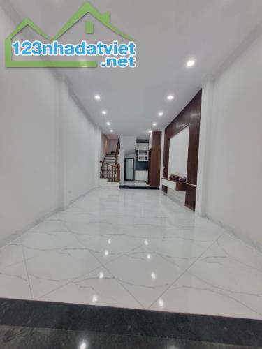 Bán Nhà: Tựu Liệt, 40m2, 5 tầng, gần bãi xe, oto cổng, ô chờ thang máy. hơn 5 tỷ - 4