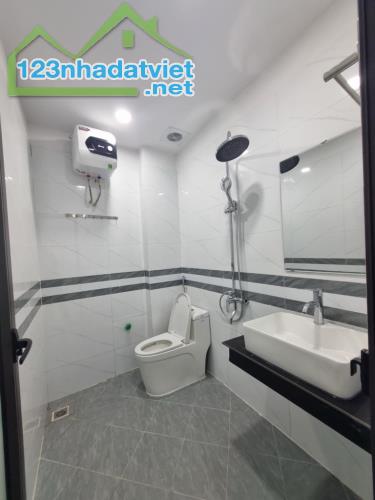 Bán Nhà: Tựu Liệt, 40m2, 5 tầng, gần bãi xe, oto cổng, ô chờ thang máy. hơn 5 tỷ - 1