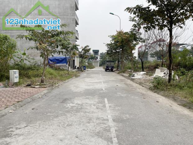 View vườn hoa 79,5m2 đất TĐC Trâu Quỳ, Gia Lâm - Đường ô tô tránh, tiện ích bạt ngàn