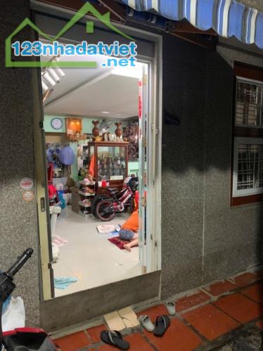 ♣ Nhà Kiệt Hoàng Diệu gần Nguyễn Văn Linh, 32m2, 2 tầng cứng sạch, sân rộng, kiệt rộng, - 1