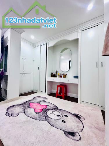 Cần tiền bán gấp nhà MP Tứ Liên 80m2 5 tầng nhỉnh 18 tỷ - Đường 2 ô tô tránh hiếm có. - 4